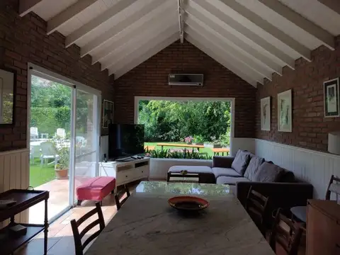 Excelente chalet en San Carlos C.C. llena de luz y sol en impecable estado