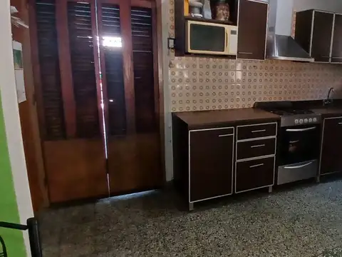VENTA CASA 4 AMBIENTES EN ISIDRO CASANOVA