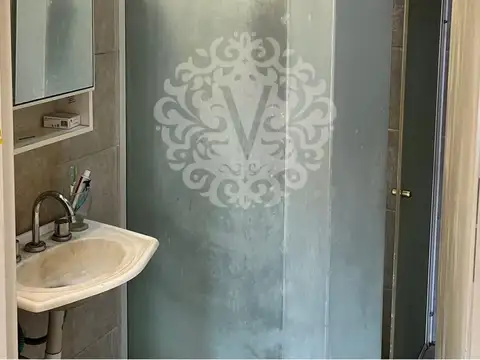 Amplia casa 2 pisos en Barrio Acevedo