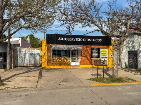 Propiedad con local comercial + 2 departamentos en venta