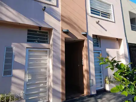 DUPLEX TIPO CASA  2AMB. CON PATIO Y TERRAZA