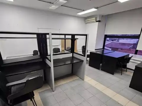 Venta De Local Oficinas Depósito En Paso Molino