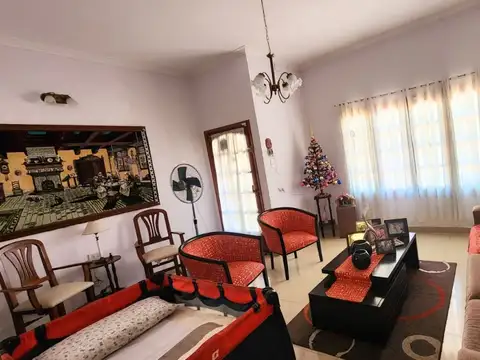 Casa 5 ambientes con 3 baños