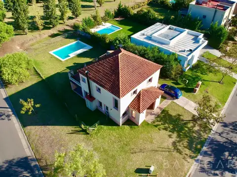 Venta Casa - Barrio Santa Guadalupe - Estilo Colonial