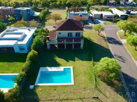 Venta Casa - Barrio Santa Guadalupe - Estilo Colonial