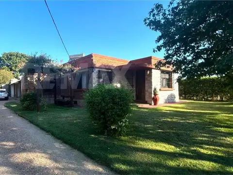 Chacra de 3 hectáreas con 4 construcciones y renta