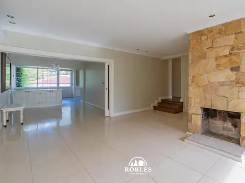 Casa en Venta con 4 cocheras