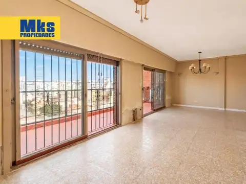Venta. Departamento. 4 ambientes. Frente. Cochera y Balcon terraza.