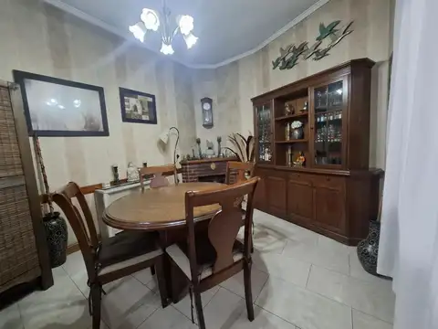 Casa 5 ambientes con 2 baños