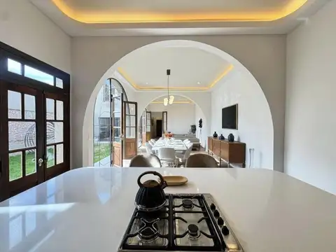 Venta Casa Reciclada 4 Dormitorios Piscina Cochera. Lourdes