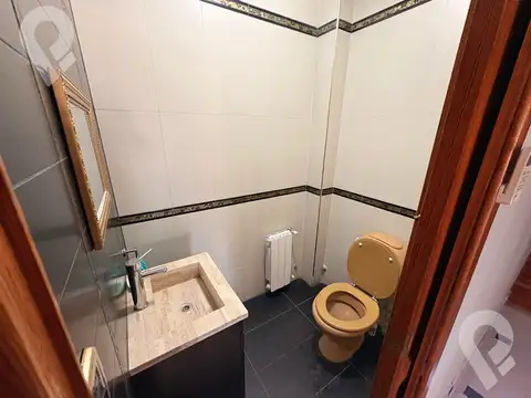 Casa en Alquiler con 2 cocheras
