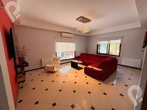 Casa 7 ambientes con 5 baños