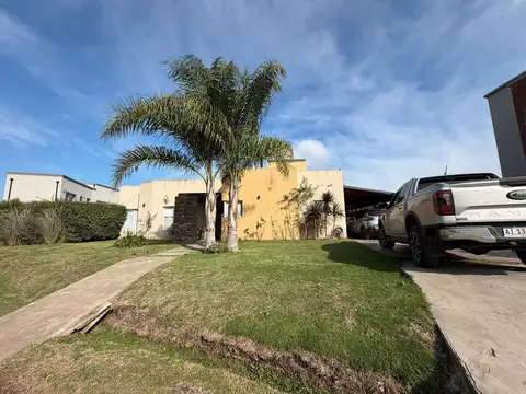 Casa 3 ambientes con 2 baños