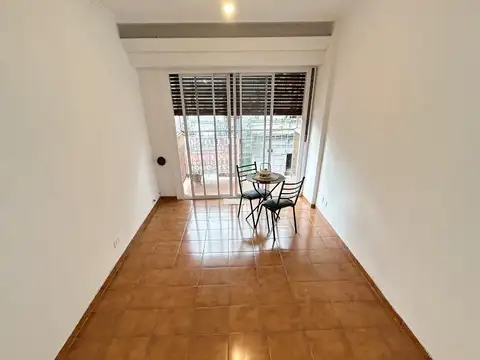Ramon Falcon 2100, Piso 2