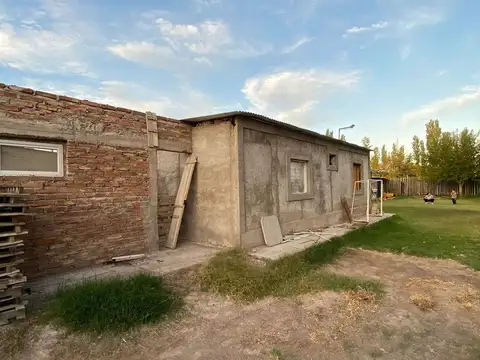 LOTE CON CASA EN OBRA Barrio Cerrado