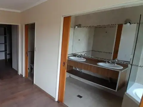 Casa 5 ambientes - Bº La Concepción - Luján - APTA CRÉDITO