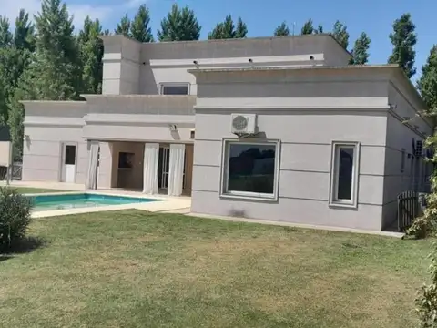 Casa 5 ambientes con 4 baños