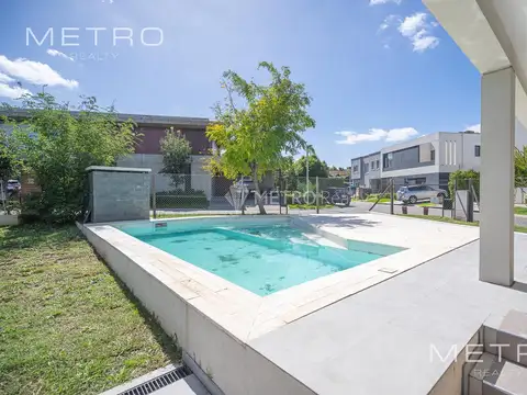 Casa en Venta con 2 cocheras