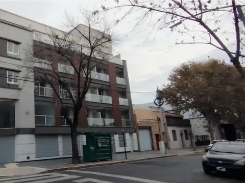 José León Suárez 400