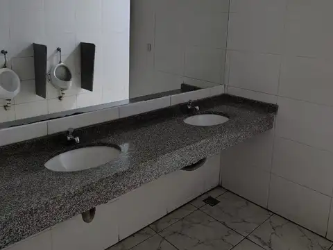 Oficina en Alquiler 100 años