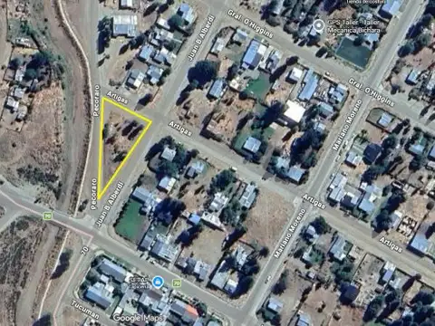 SE VENDE LOTE TRIANGULAR