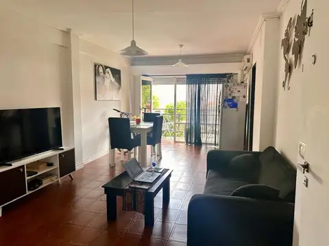 Adrogué Centro: 3 ambs. 72m², 3 balcones, cochera