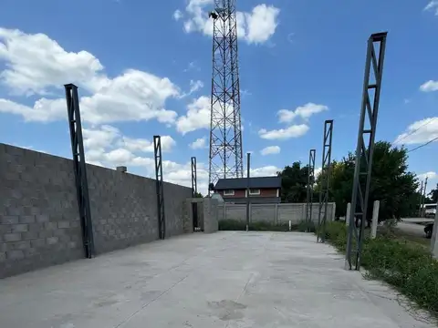 Galpón/Bodega en venta- Marcos Ateca esq. Los Aromos, Roldán- Lote 205 M2, Galpón 125 M2.