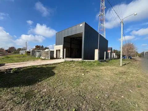 Galpón/Bodega en venta- Marcos Ateca esq. Los Aromos, Roldán- Lote 205 M2, Galpón 125 M2.