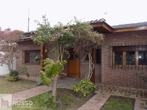 EXCELENTE CASA 3 AMBIENTES c/ QUINCHO