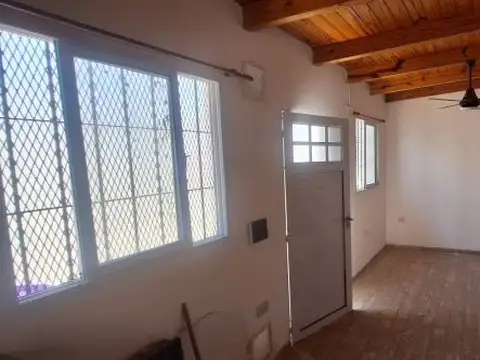 Casa en Alquiler en Alberdi, $ 600.000
