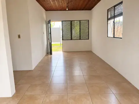 Casa 5 ambientes con 1 baño