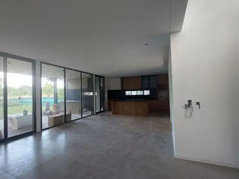 Casa 5 ambientes con 2 baños
