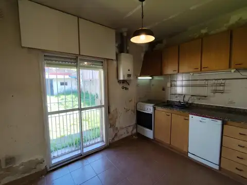 Casa en Alquiler de 3 ambiemntes con fondo