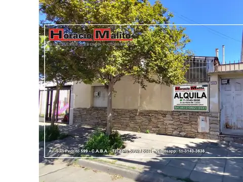 Casa en Alquiler de 3 ambiemntes con fondo