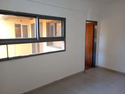 Venta Dpto 3 Amb en Gral San Martín. Patio propio.