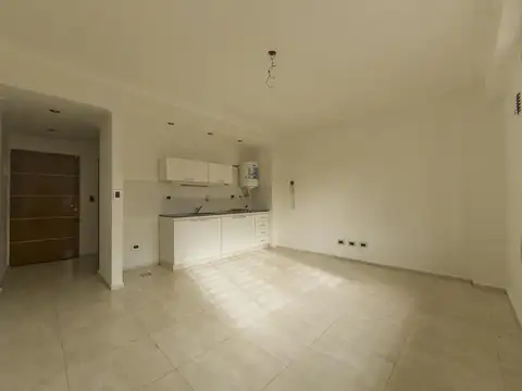EXCELENTE MONOAMBIENTE AL FRENTE, MODERNO Y LUMINOSO 