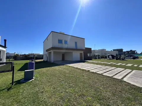 CASA EN VENTA EN LA ALAMEDA BARRIO PRIVADO CANNING