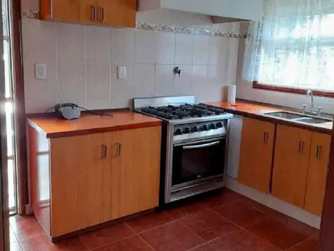 Casa en venta - 2 dormitorios 1 baño - 98mts2 - Miramar