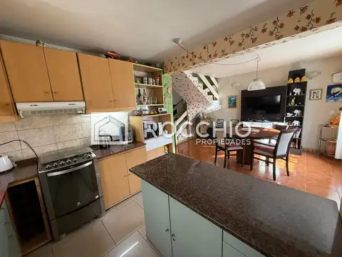 Casa 4 ambientes con 2 baños