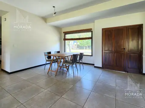 Casa en Venta con 2 cocheras