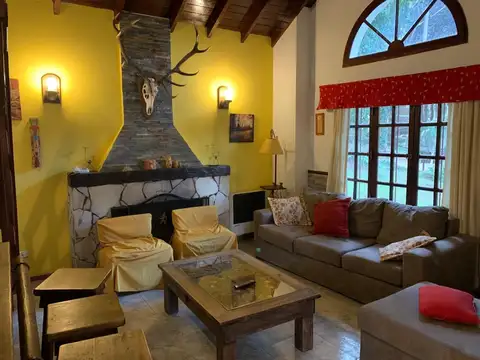 Casa 4 ambientes con 2 baños