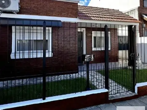 Casa en venta - 2 Dormitorios 1 Baño - Luján
