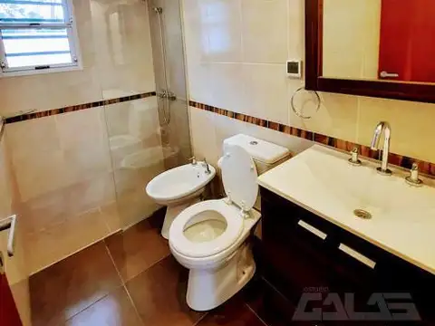 Depto Tipo Casa en Alquiler con 1 cocheras