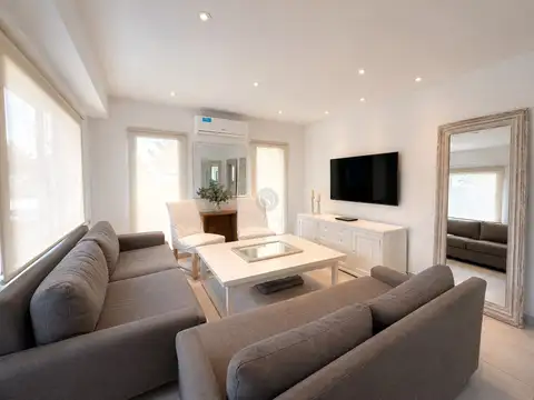 Casa en Venta con 4 cocheras
