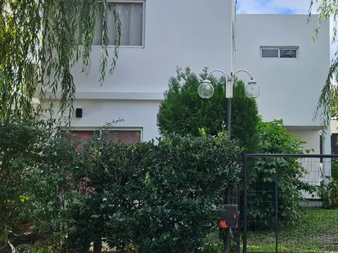 VENTA CASA DE 3 AMBIENTES EN COUNTRY RODAS - ESCOBAR FINANCIA