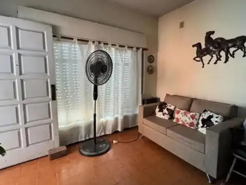 Casa 4 ambientes con 1 baño