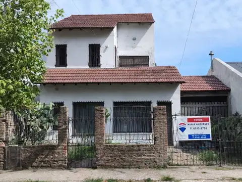 CASA EN VENTA A MTS DE LA ESTACION