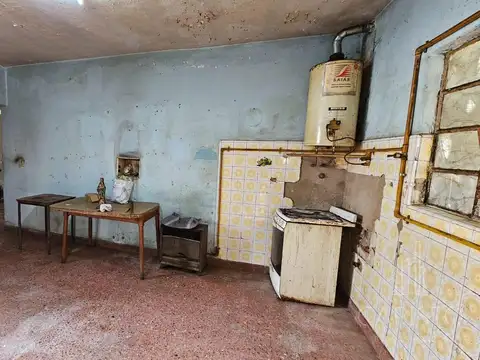 Casa en venta 3 ambientes, más Local en San Andrés a reciclar (frente Colegio Agustiniano!)