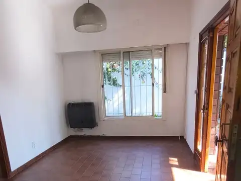 Casa en Alquiler con 2 cocheras