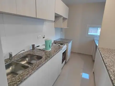 Casa en Alquiler con 2 cocheras